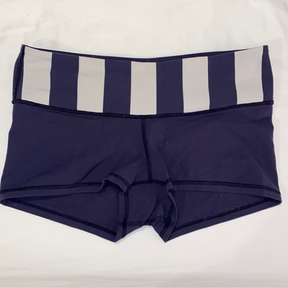 Lululemon Short- Perfect for hot Yoga! Size 8